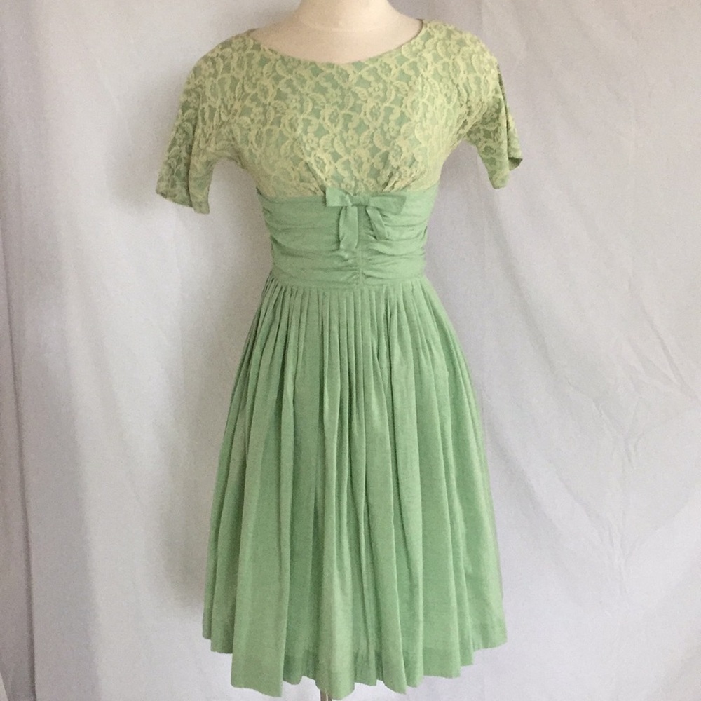 Vintage 50’s green lace/rayon dress